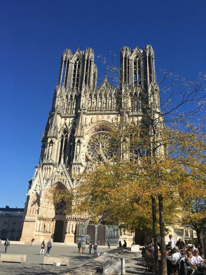BedinReims burgundy bottle free parking&wifi free ideal 4 à 8 Adultes Exterior foto